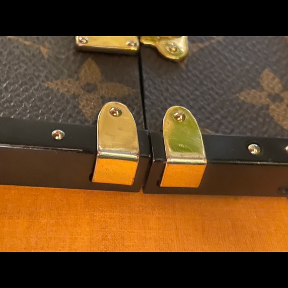 LOUIS VUITTON
Monogram Canvas Eye Trunk iPhone 7 Plus Cover/Case - Picture 4 of 15